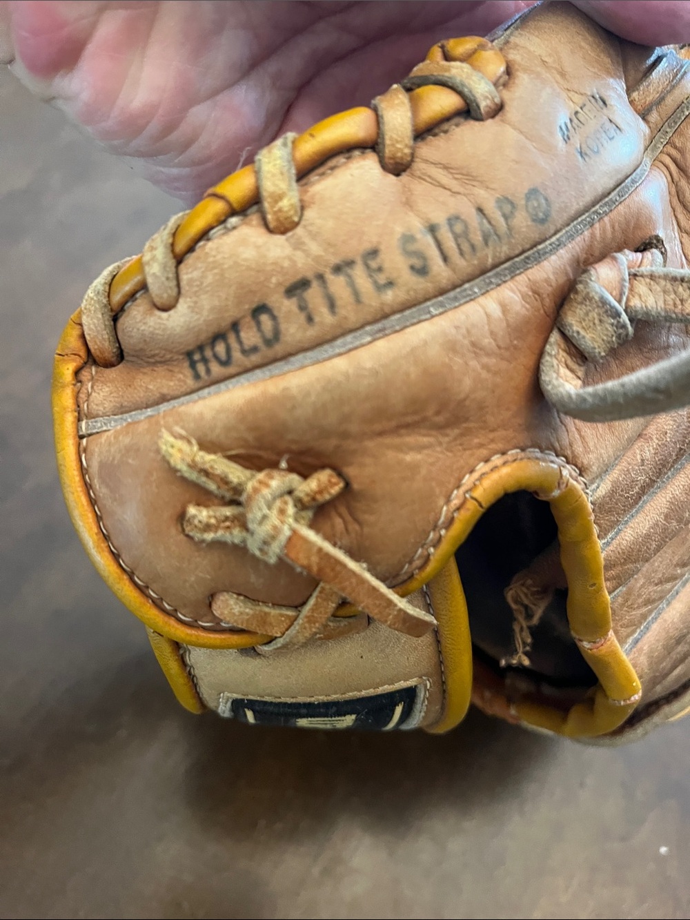 Wilson Softball Glove-A9855 - Picture 5 of 9